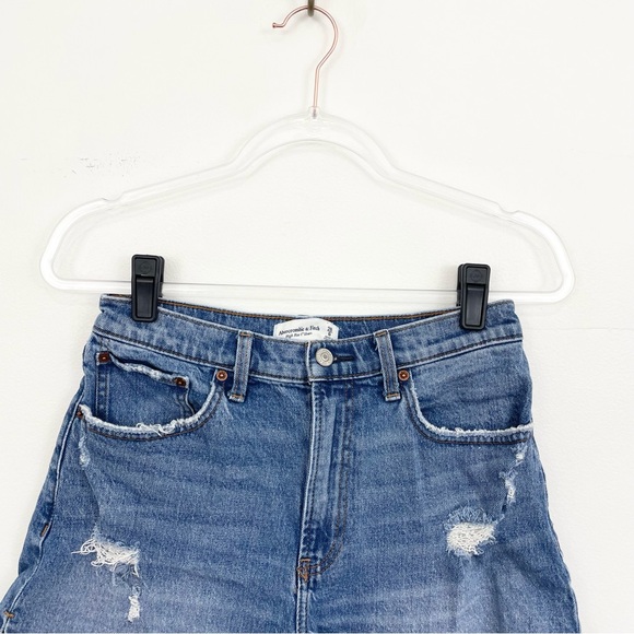 Abercrombie & Fitch High Rise Four Inch Mom Short - Picture 3 of 6